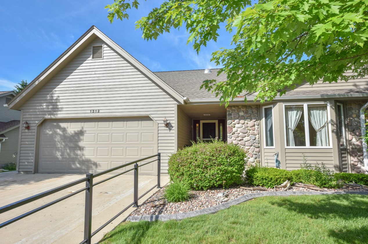 1312 Hidden Fields Dr, West Bend, WI 53095