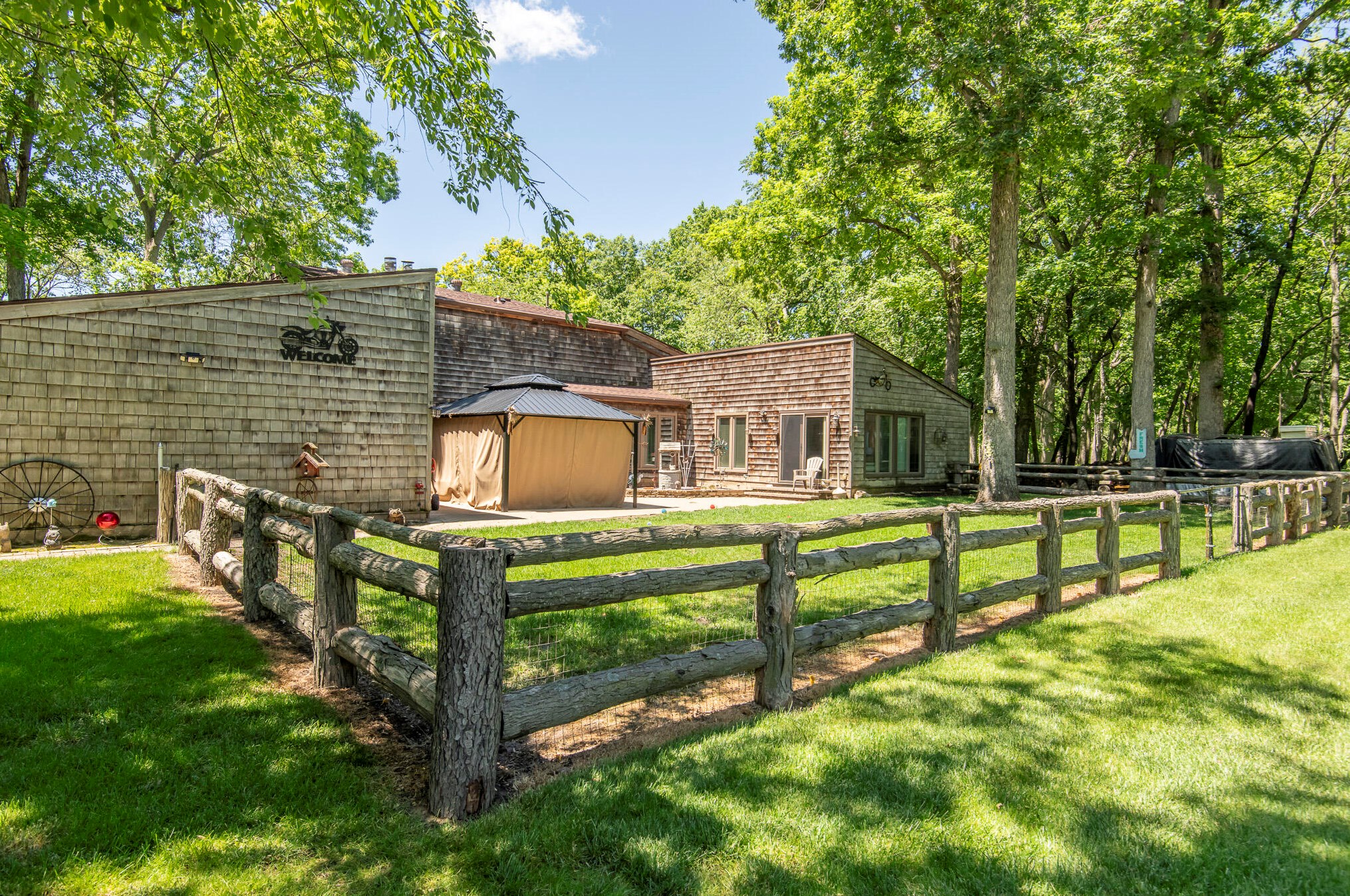 24 Westwood Ave, Lyons, WI 53105-9770
