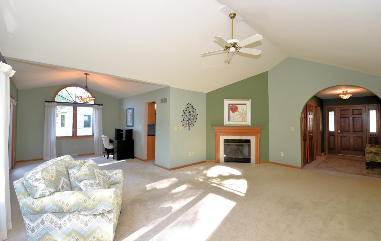 5404 Wolfberry Cir, Greendale, WI 53129-1066