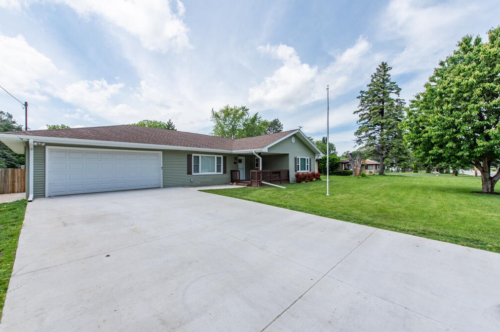 220 Stuart Rd, Racine WI  53406-3222 exterior