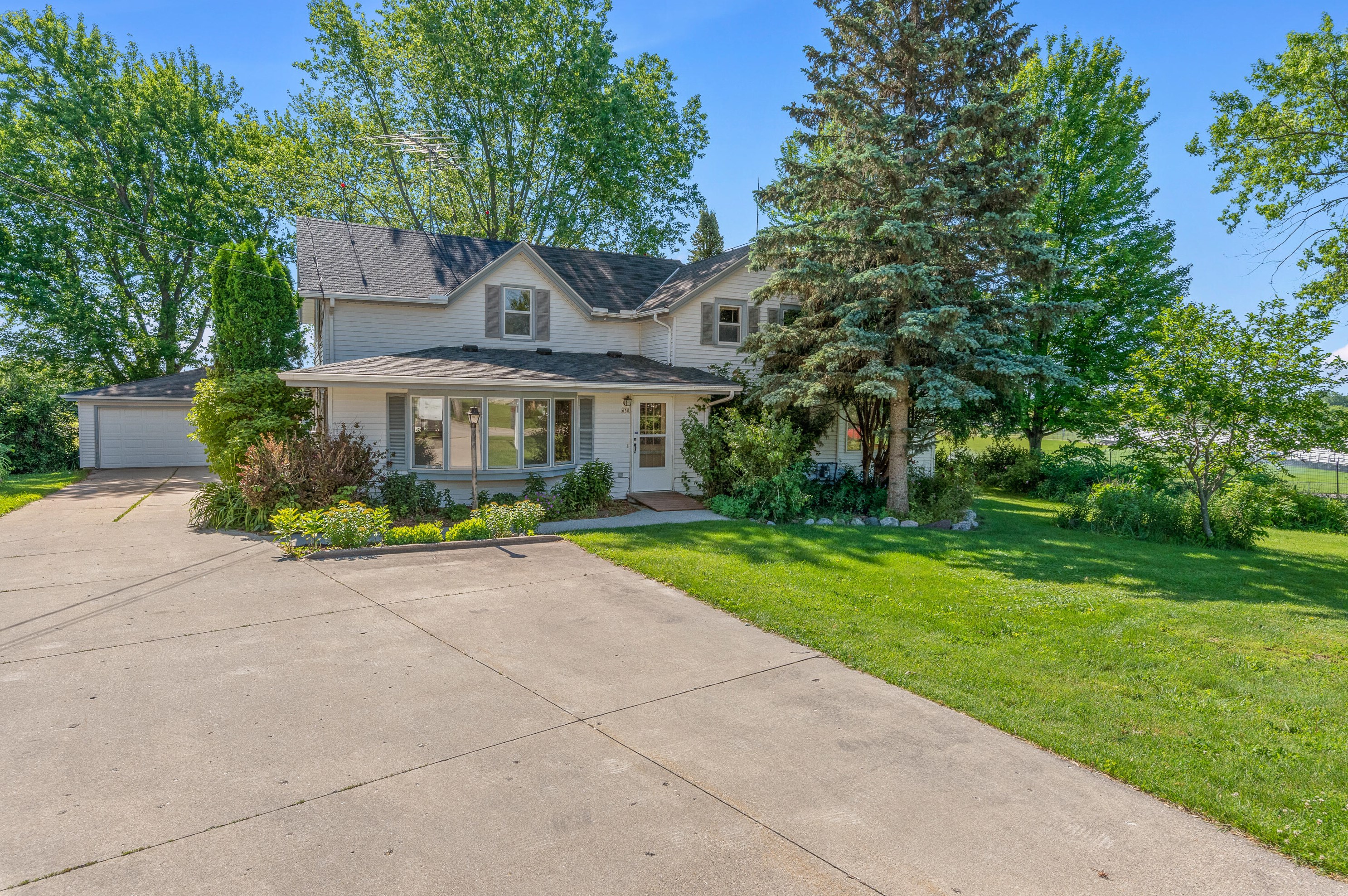 630 Cedar St, Hartford, WI 53027