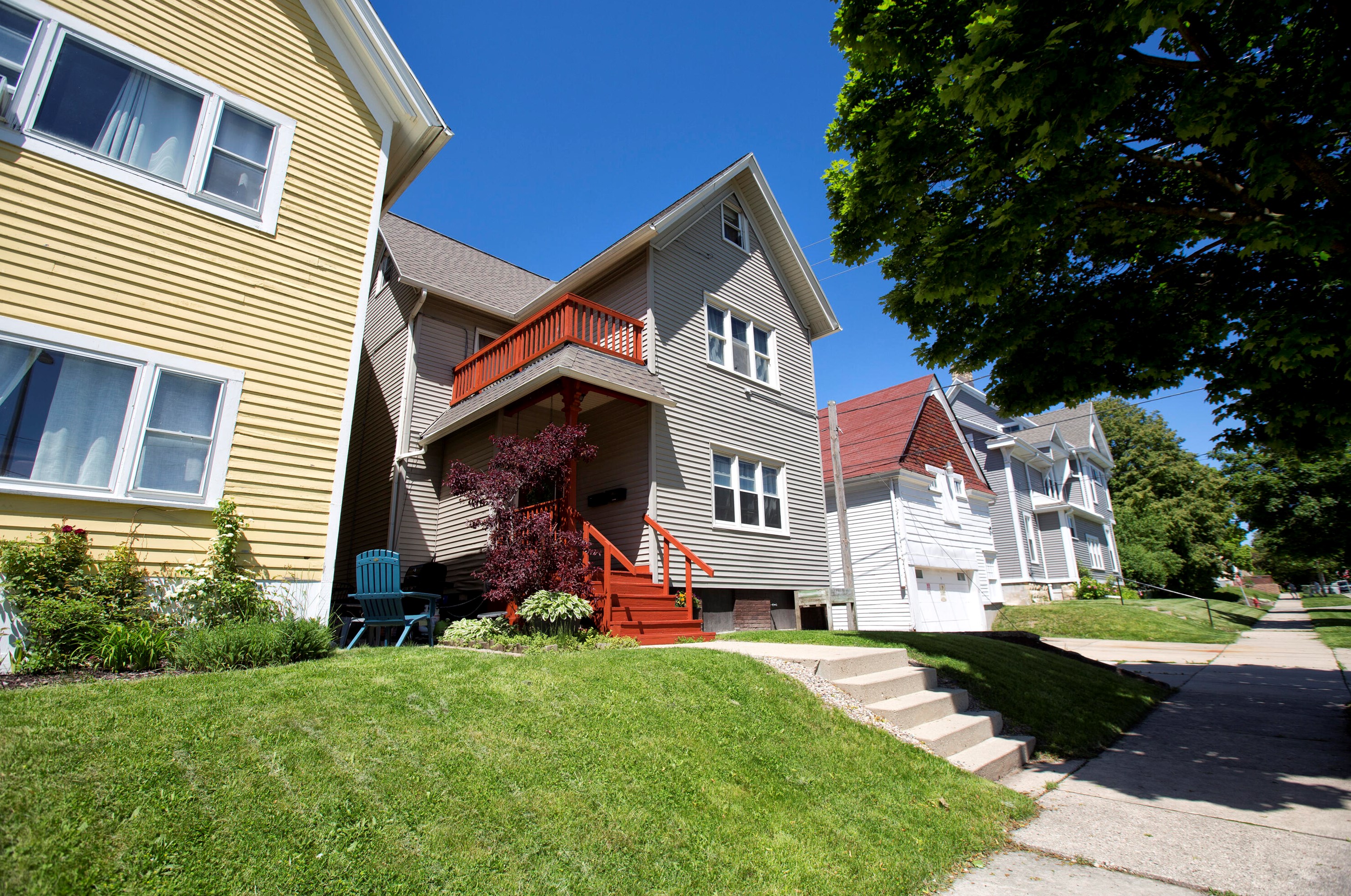 812 Kewaunee St, Milwaukee, WI 53202-2020