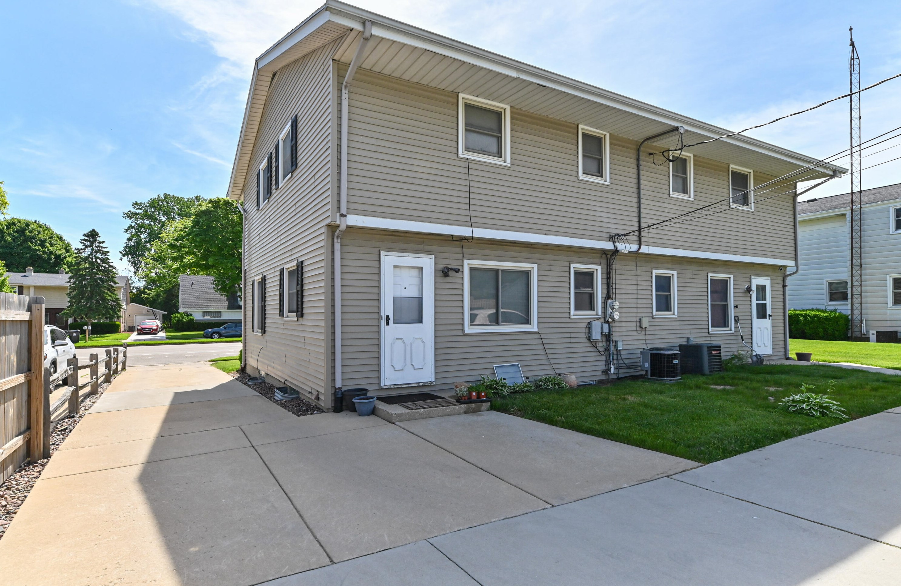 236 Ohio St, Racine WI 53405-3931 exterior