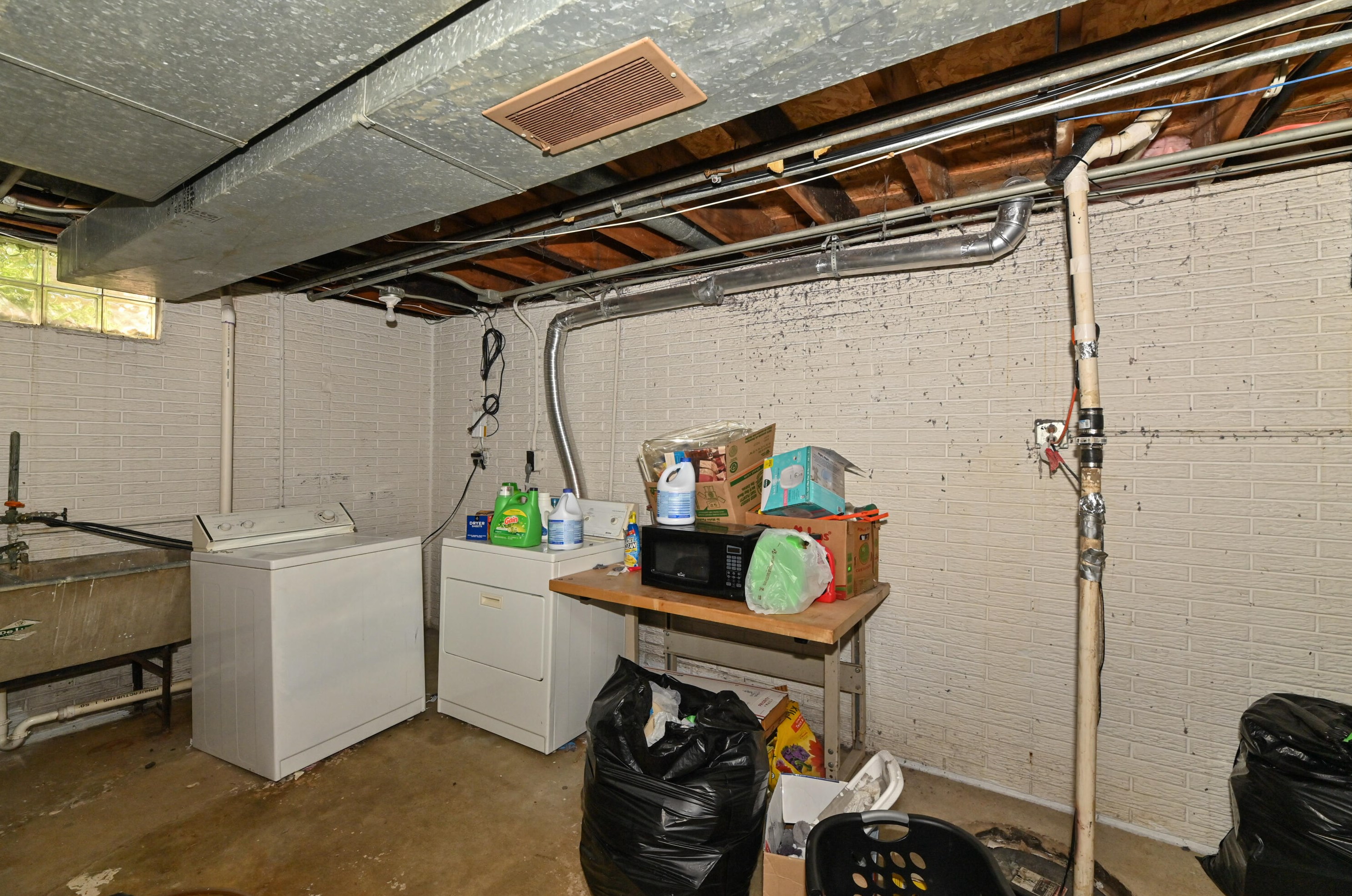 236 Ohio St, Racine WI 53405-3931 exterior