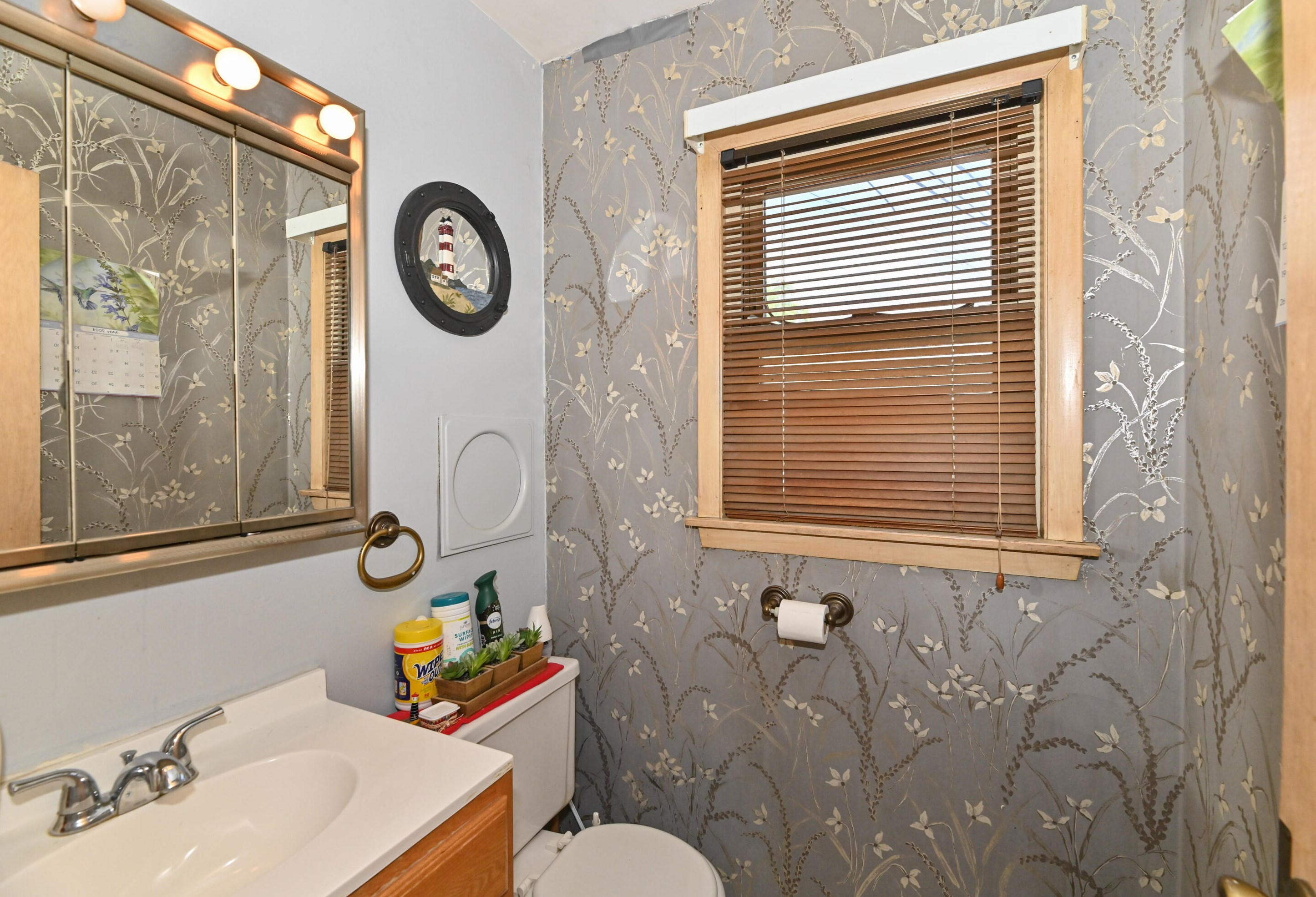 236 Ohio St, Racine WI 53405-3931 exterior