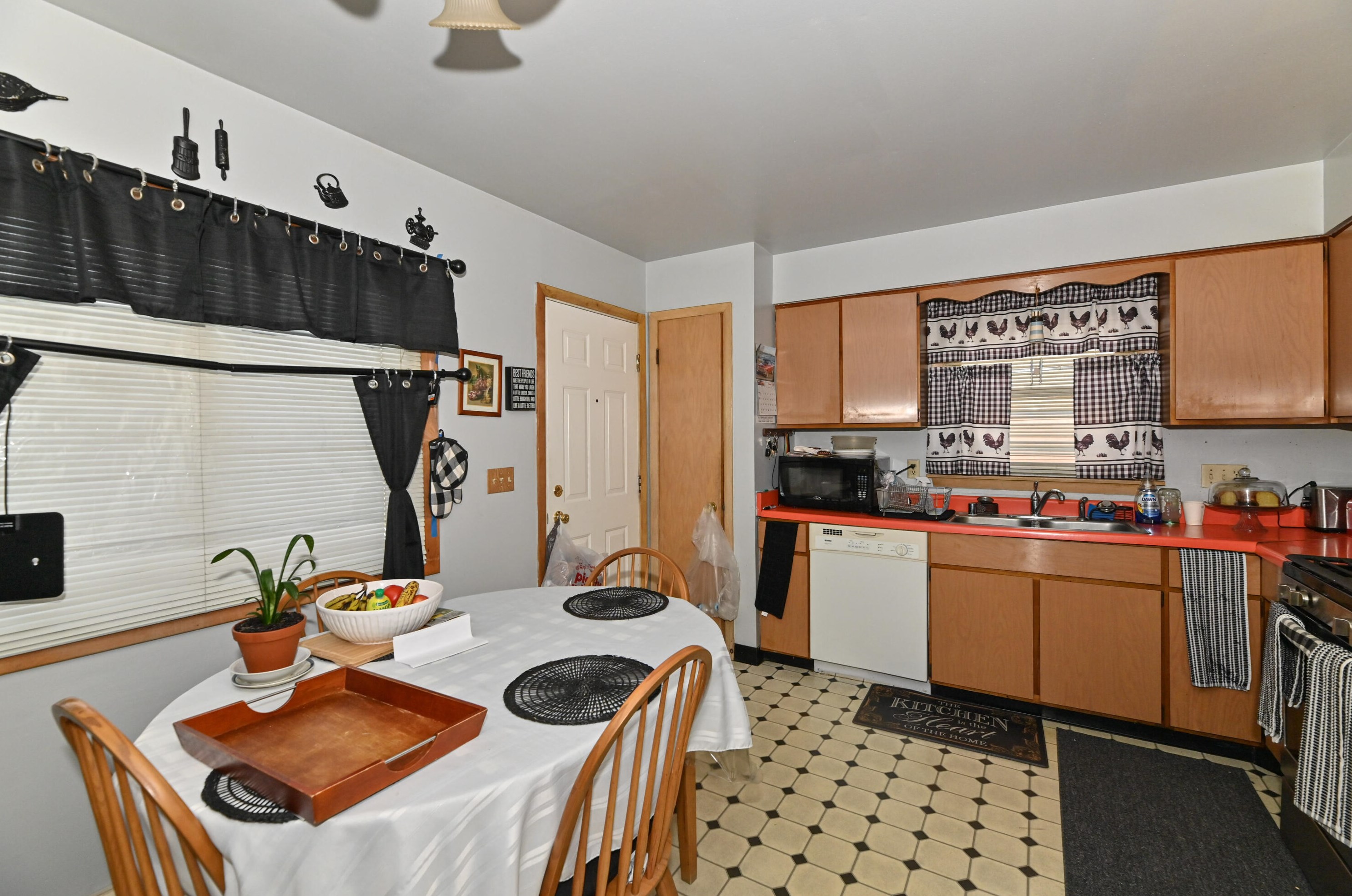 236 Ohio St, Racine WI 53405-3931 exterior