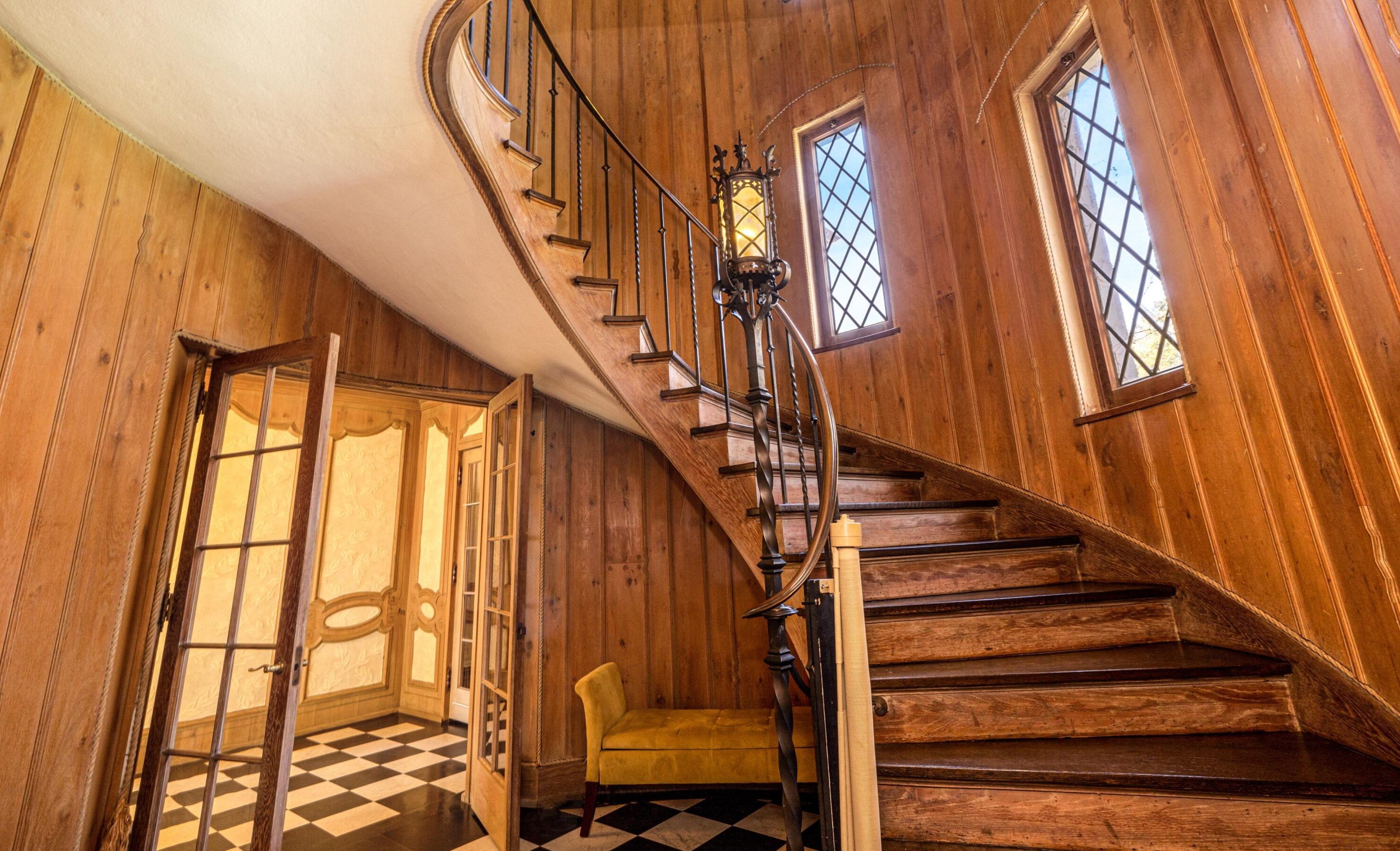 9400 Lk Dr, Milwaukee WI 53202-1251 exterior