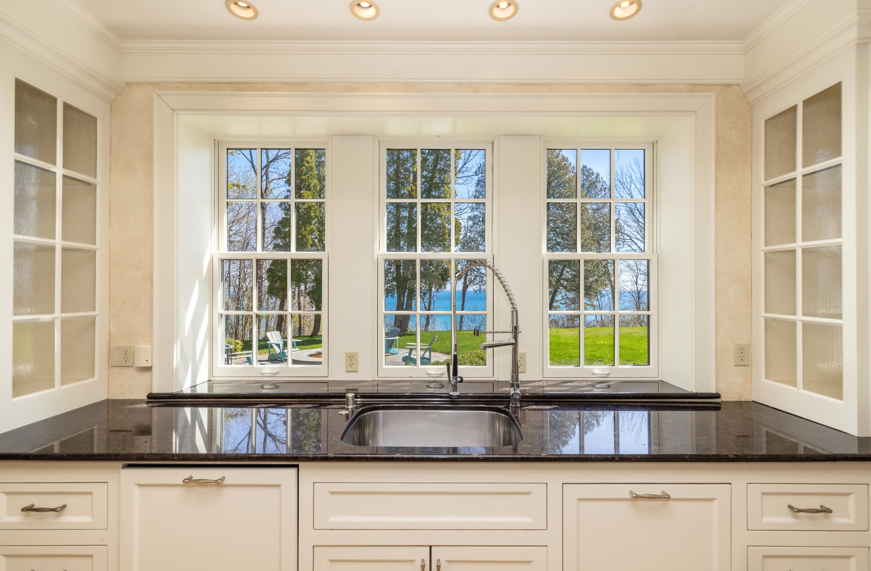 9400 Lk Dr, Milwaukee WI 53202-1251 exterior