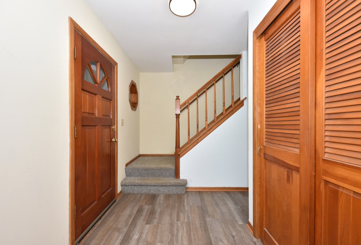 5232 28th St, Milwaukee, WI 53221-3728