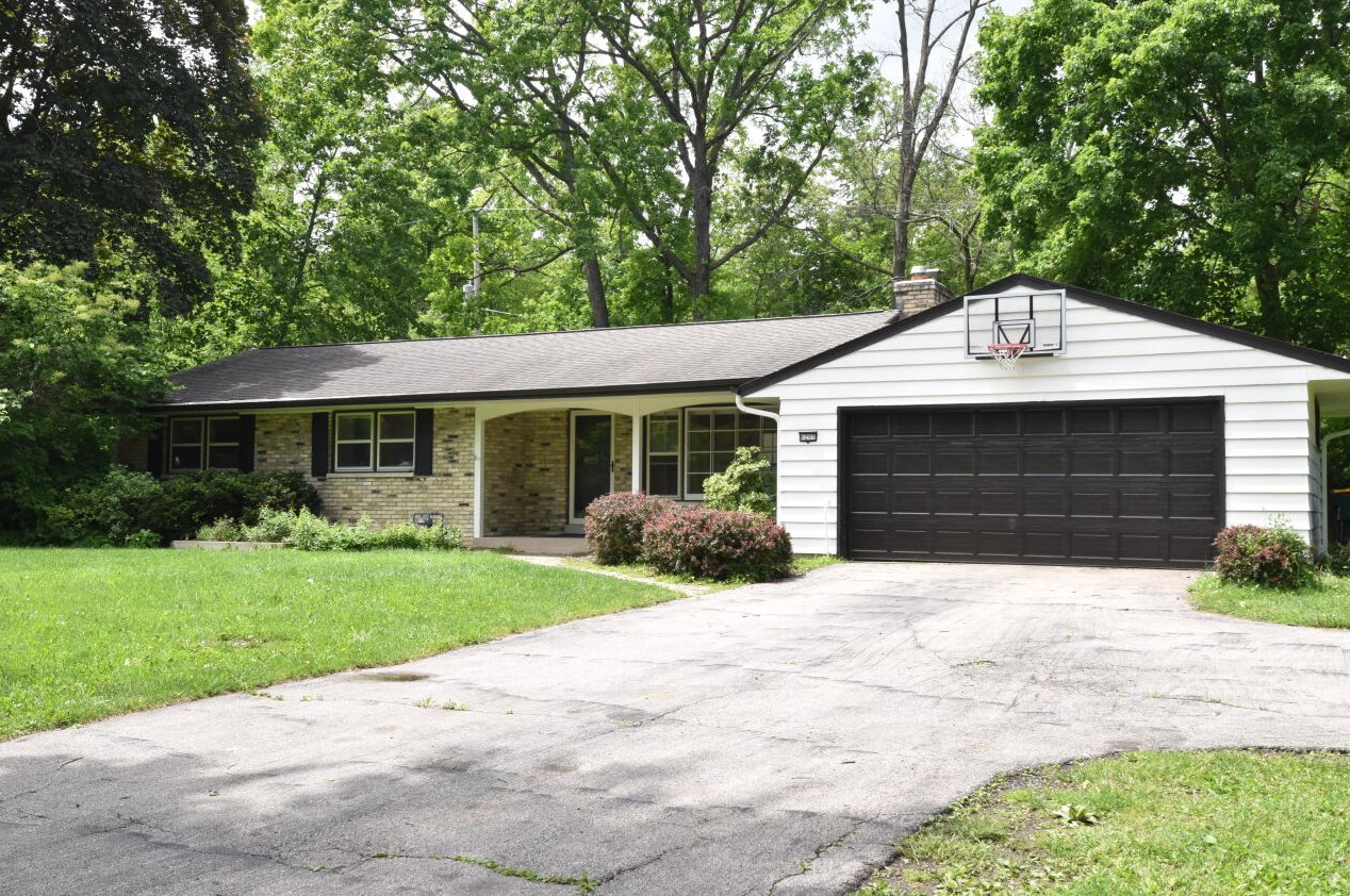 6201 S 118th St, Hales Corners, WI 53130