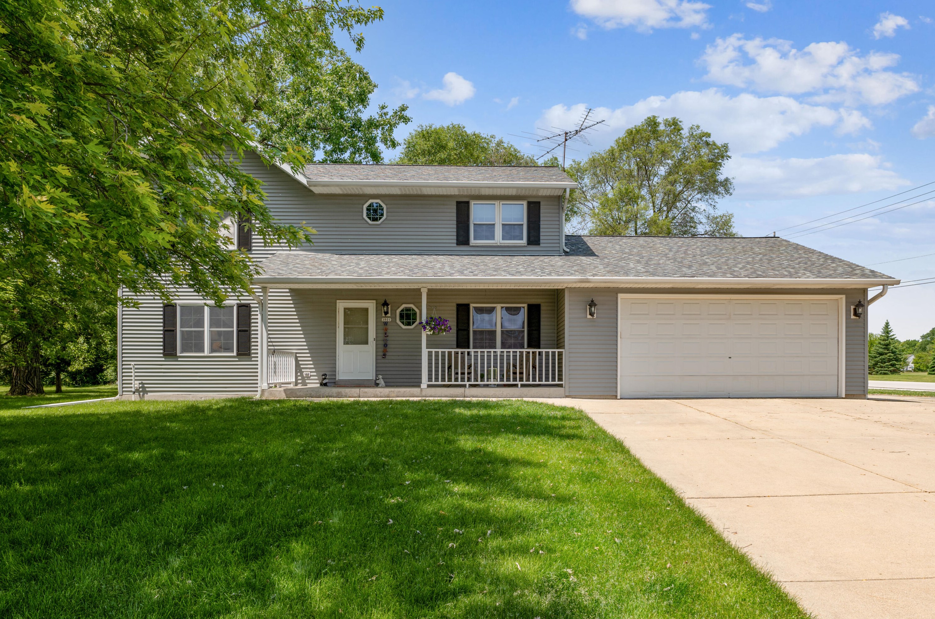 3901 Kolupar Ln, Waukesha, WI 53151-6045