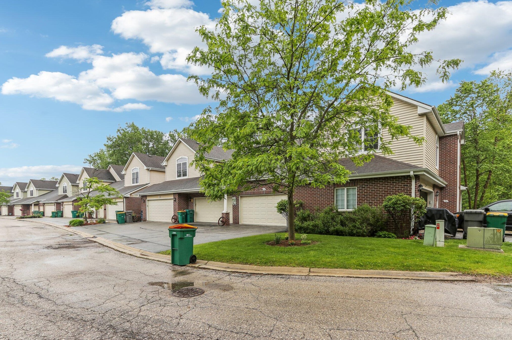 8469 Ashbury Ln, Oak Creek WI  53154-8072 exterior