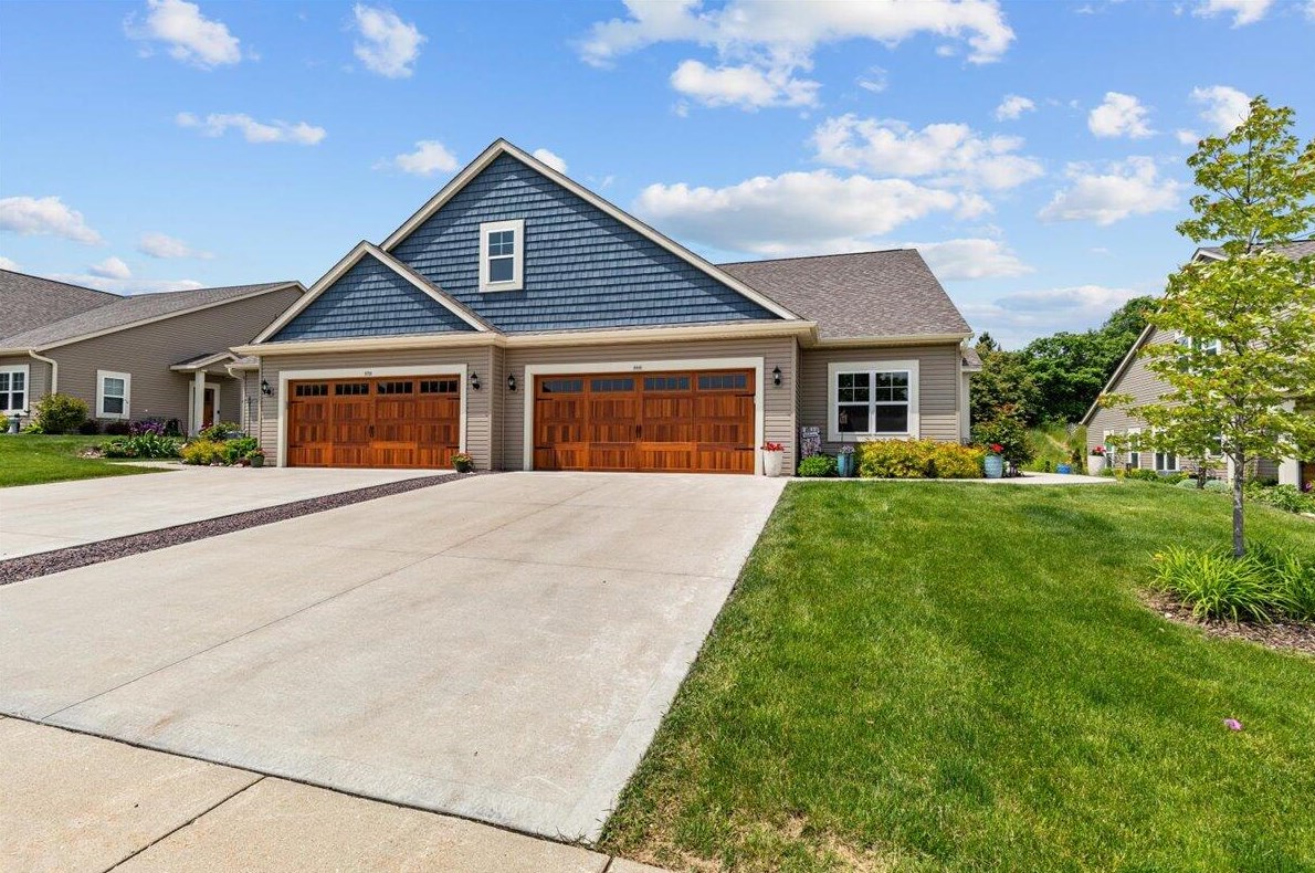 866 Bridlewood Dr, Hartford, WI 53027