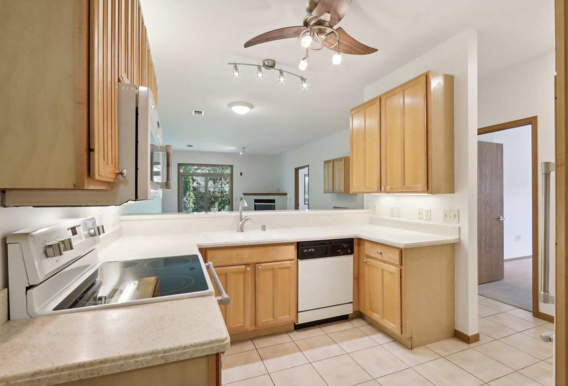 2070 Pine Ridge Ct, Grafton, WI 53024-3107