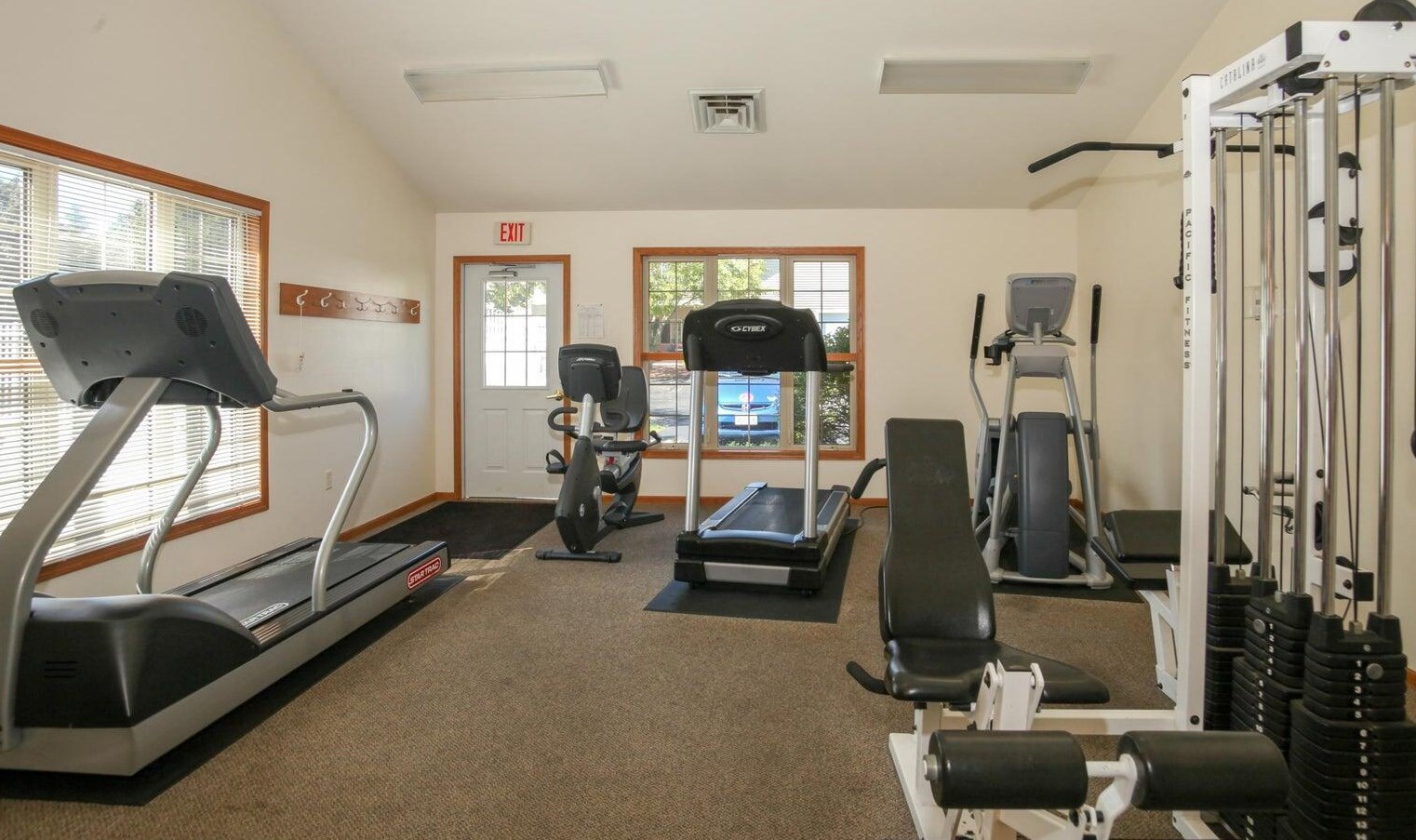 2070 Pine Ridge Ct, Grafton WI  53024-3107 exterior