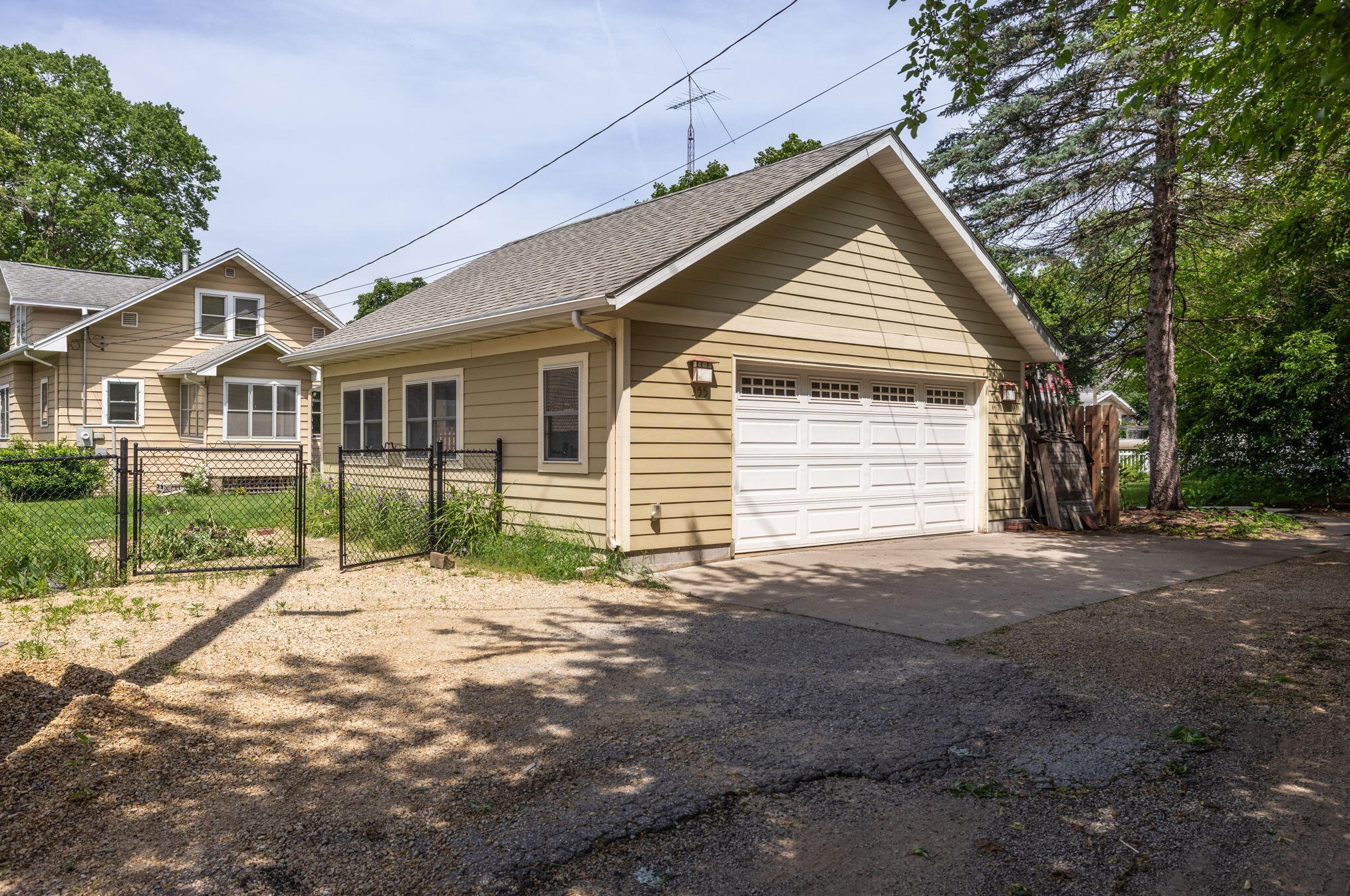 355 21st St, La Crosse WI  54601-5083 exterior