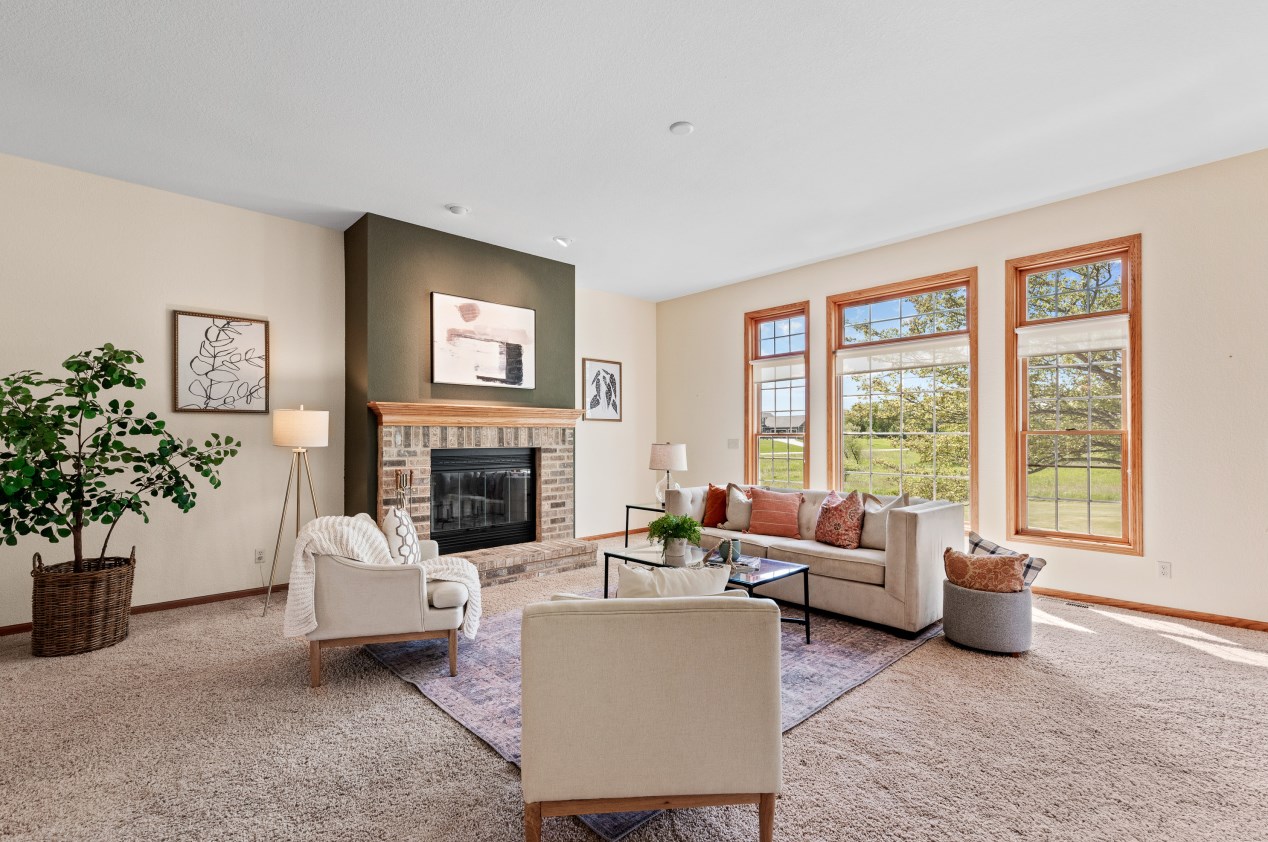 881 Bluestem Ct, Grafton, WI 53024
