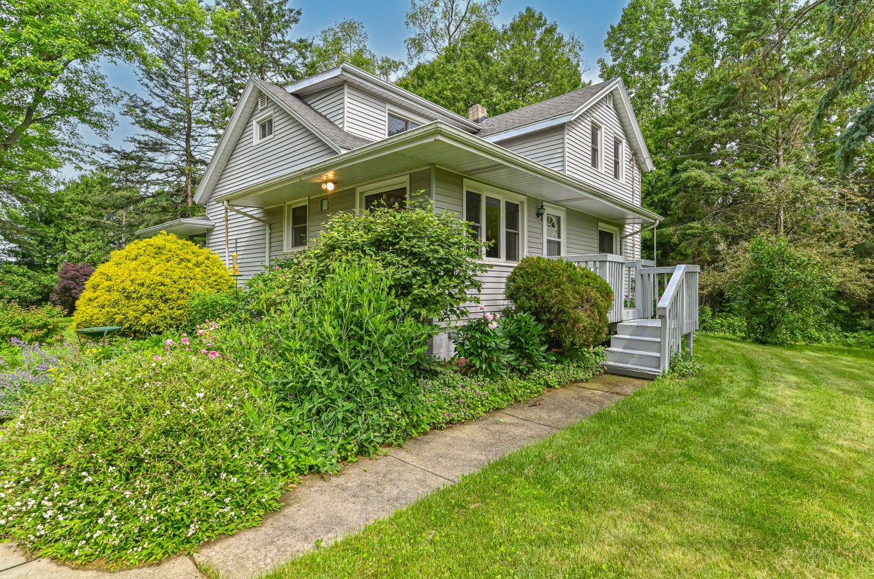 3810 Arbor Rd, Waterford, WI 53185-4632