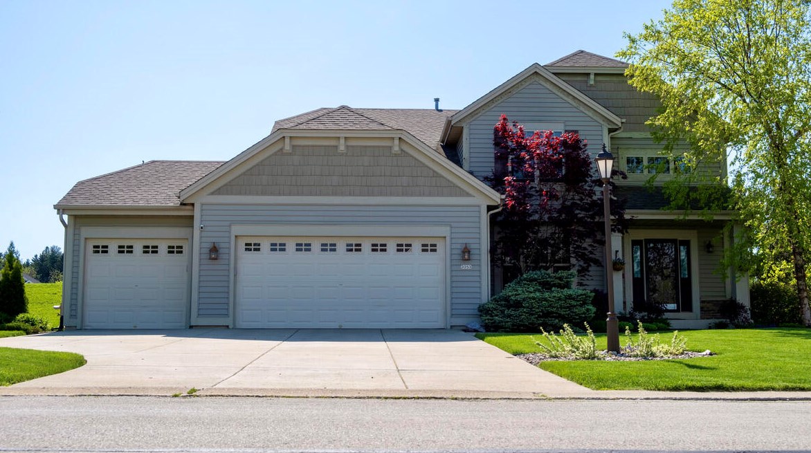 3253 Emmertsen Rd, Racine, WI 53406