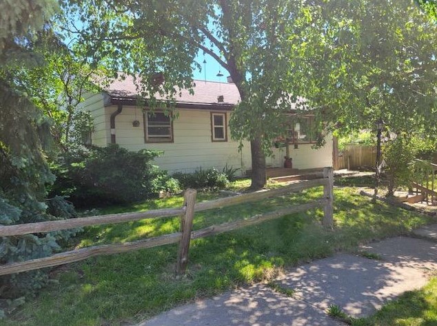 7040 Tallmadge Pl, Milwaukee, WI 53218-3957