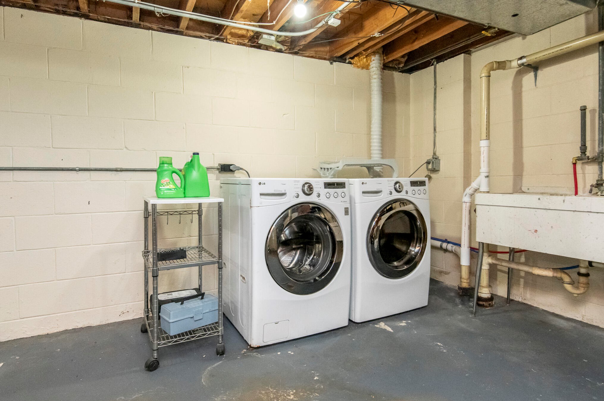 8027 94, Milwaukee WI 53214-2754 exterior