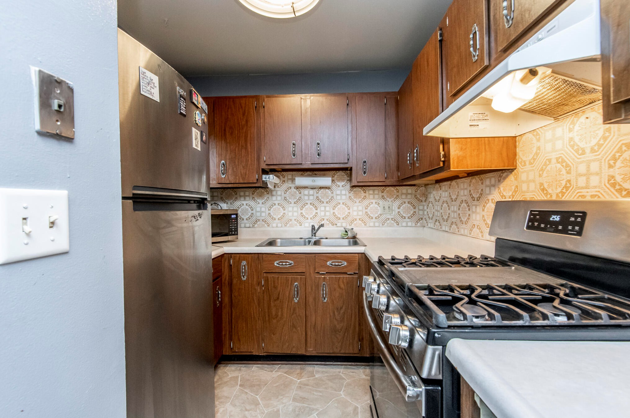 8027 94, Milwaukee WI 53214-2754 exterior