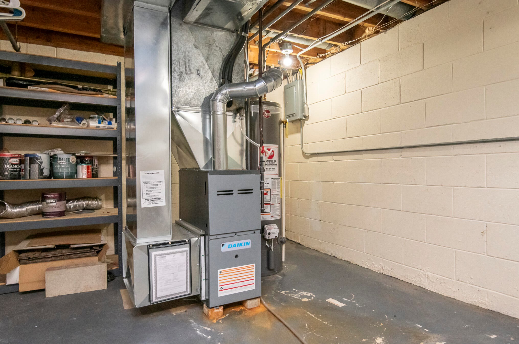 8027 94, Milwaukee WI 53214-2754 exterior