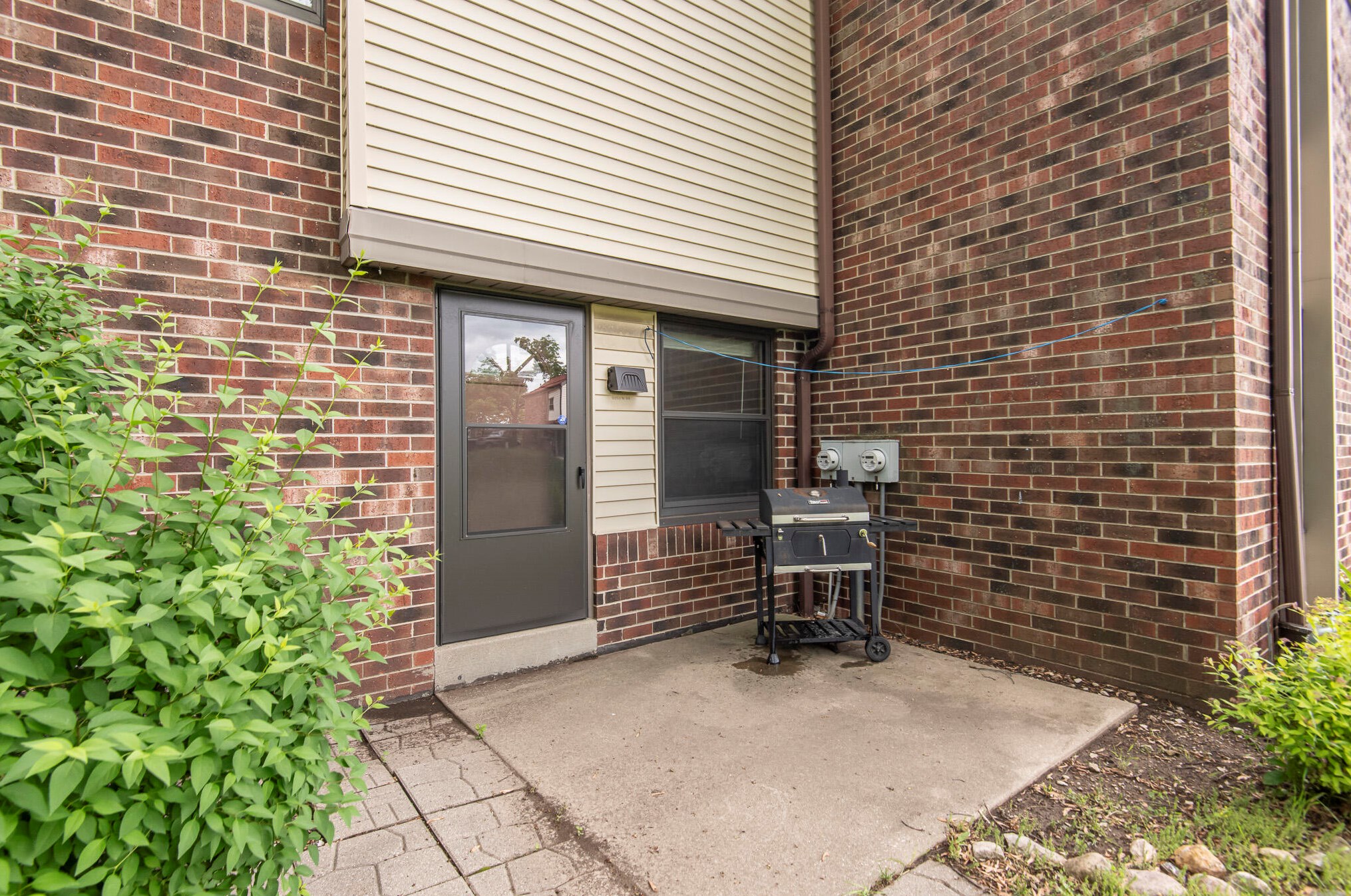 8027 94, Milwaukee WI 53214-2754 exterior