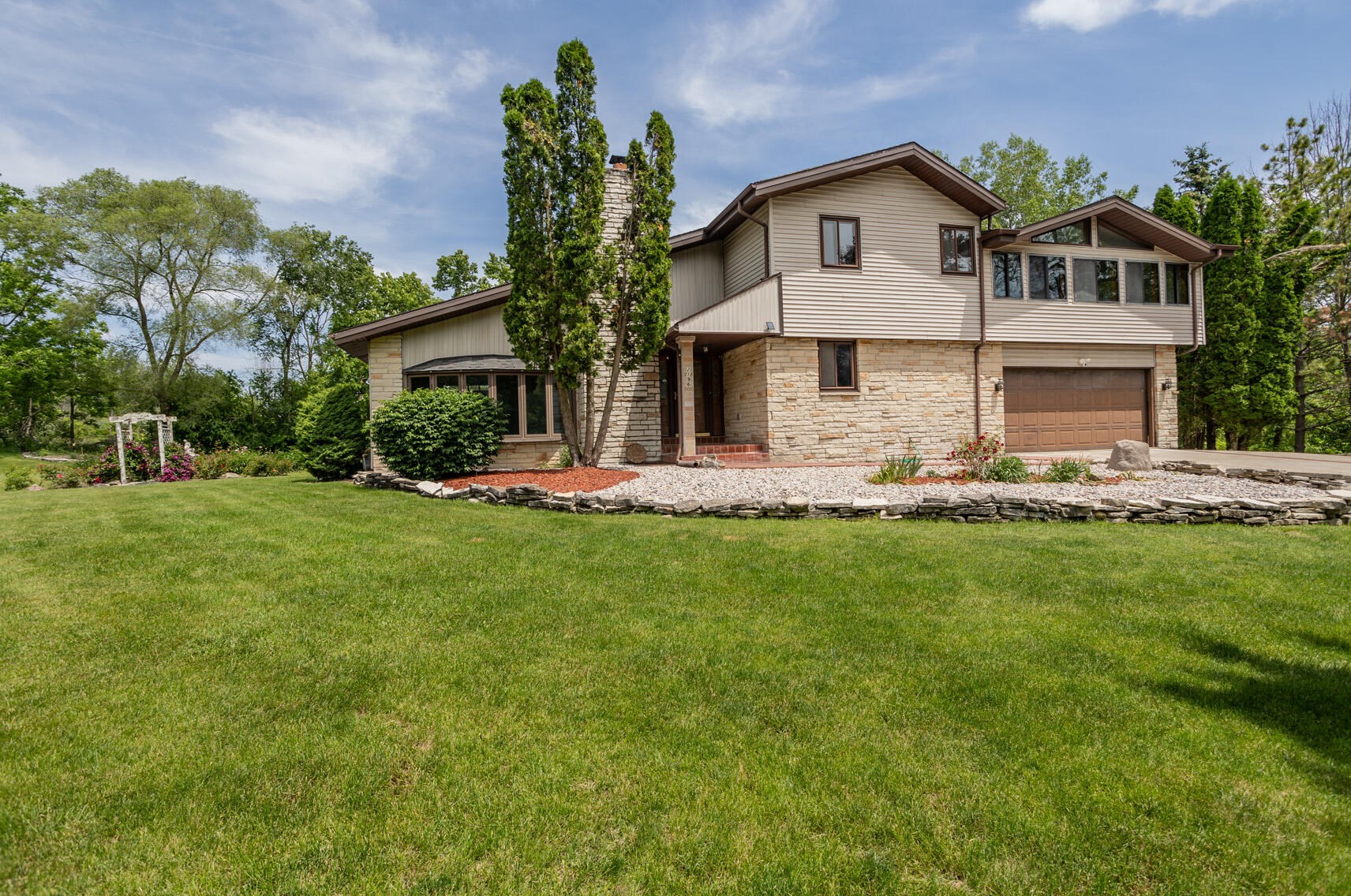 21960 W Bonnie Ln, Lannon, WI 53046