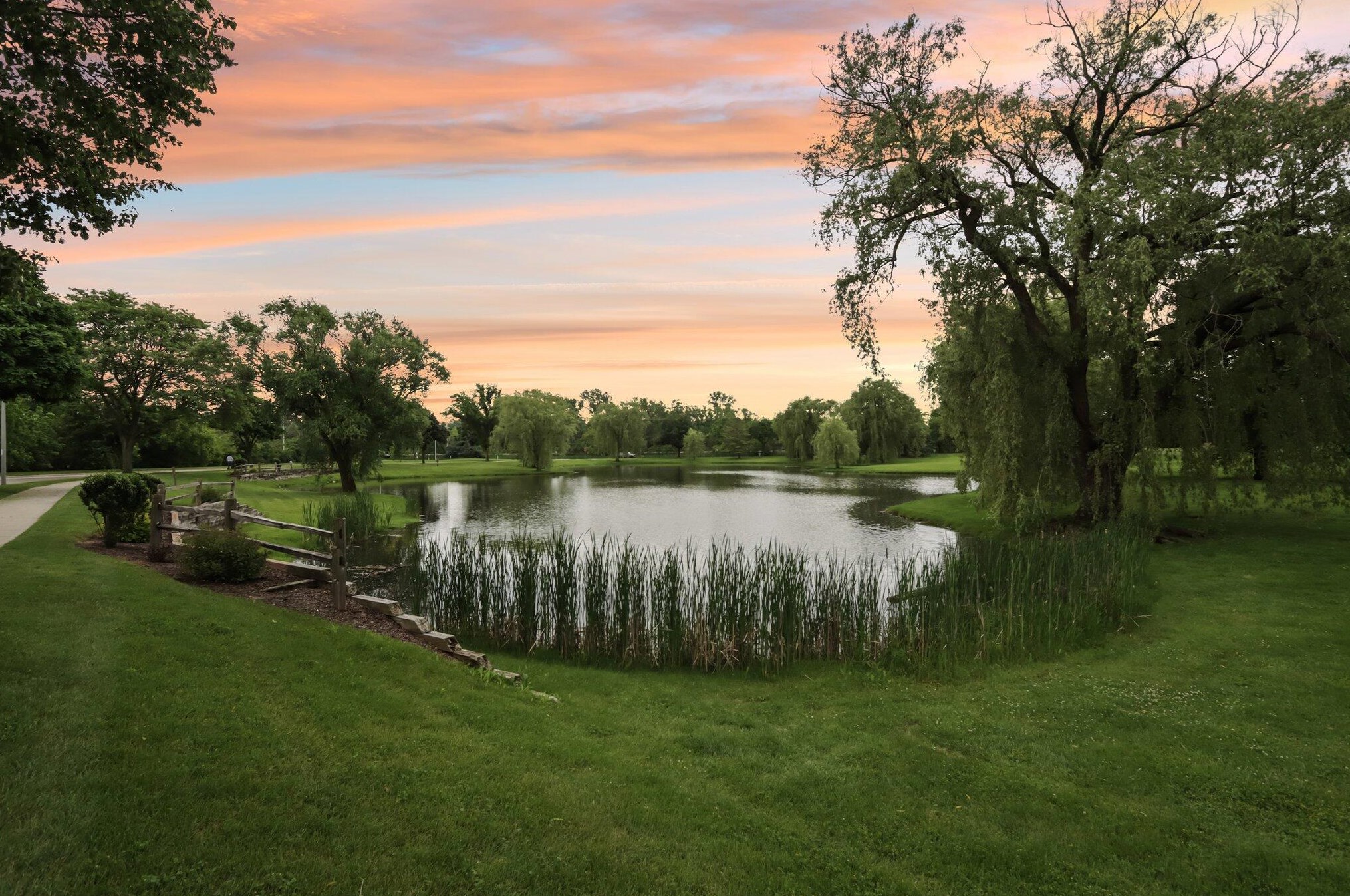 360 Park Hill Dr, Pewaukee WI  53072-2446 exterior