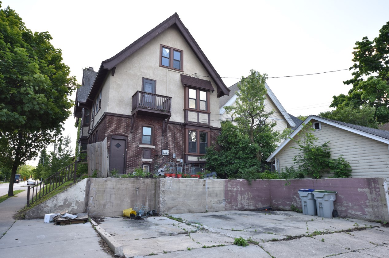 2863 Prospect Ave, Milwaukee WI  53211-3771 exterior