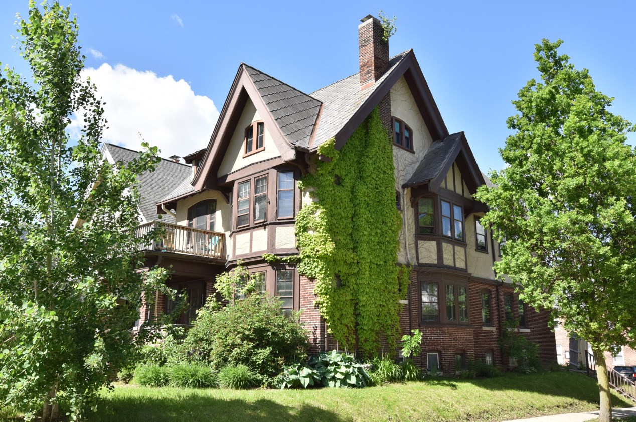 2863 Prospect Ave, Milwaukee, WI 53211-3771