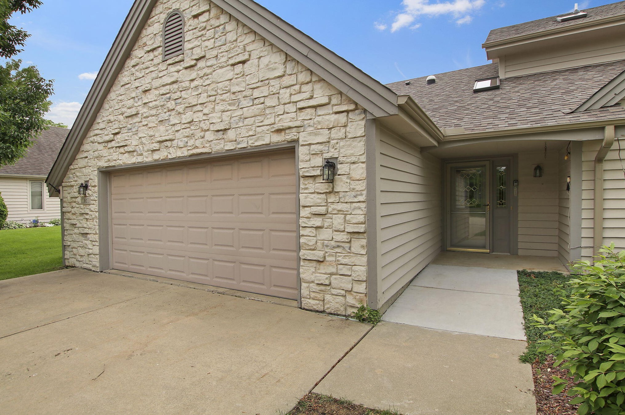 352 Green Valley Dr, Racine, WI 53406-6349