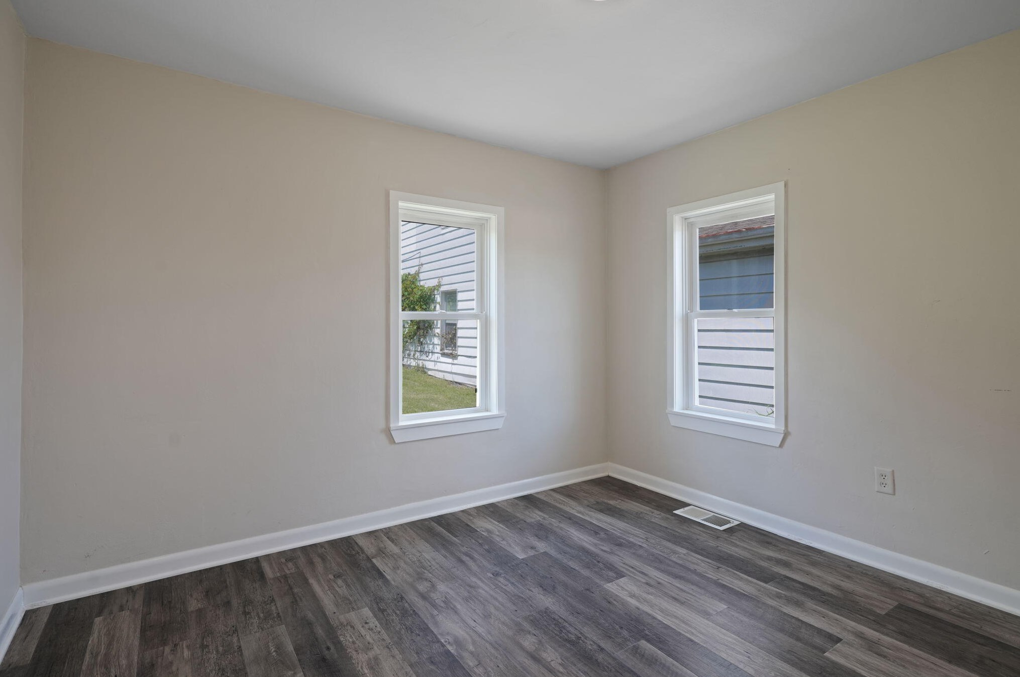 1424 Oregon St, Racine WI  53405-3152 exterior