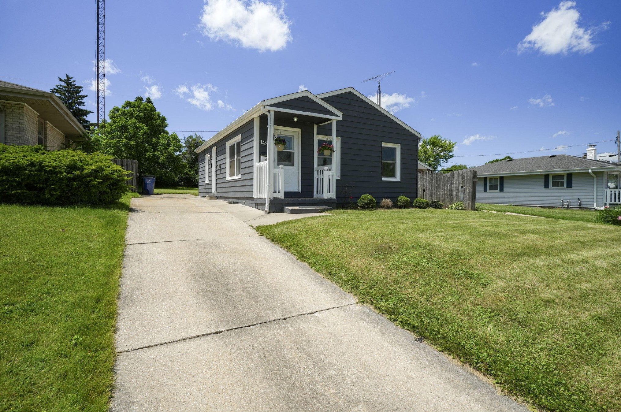 1424 Oregon St, Racine WI  53405-3152 exterior