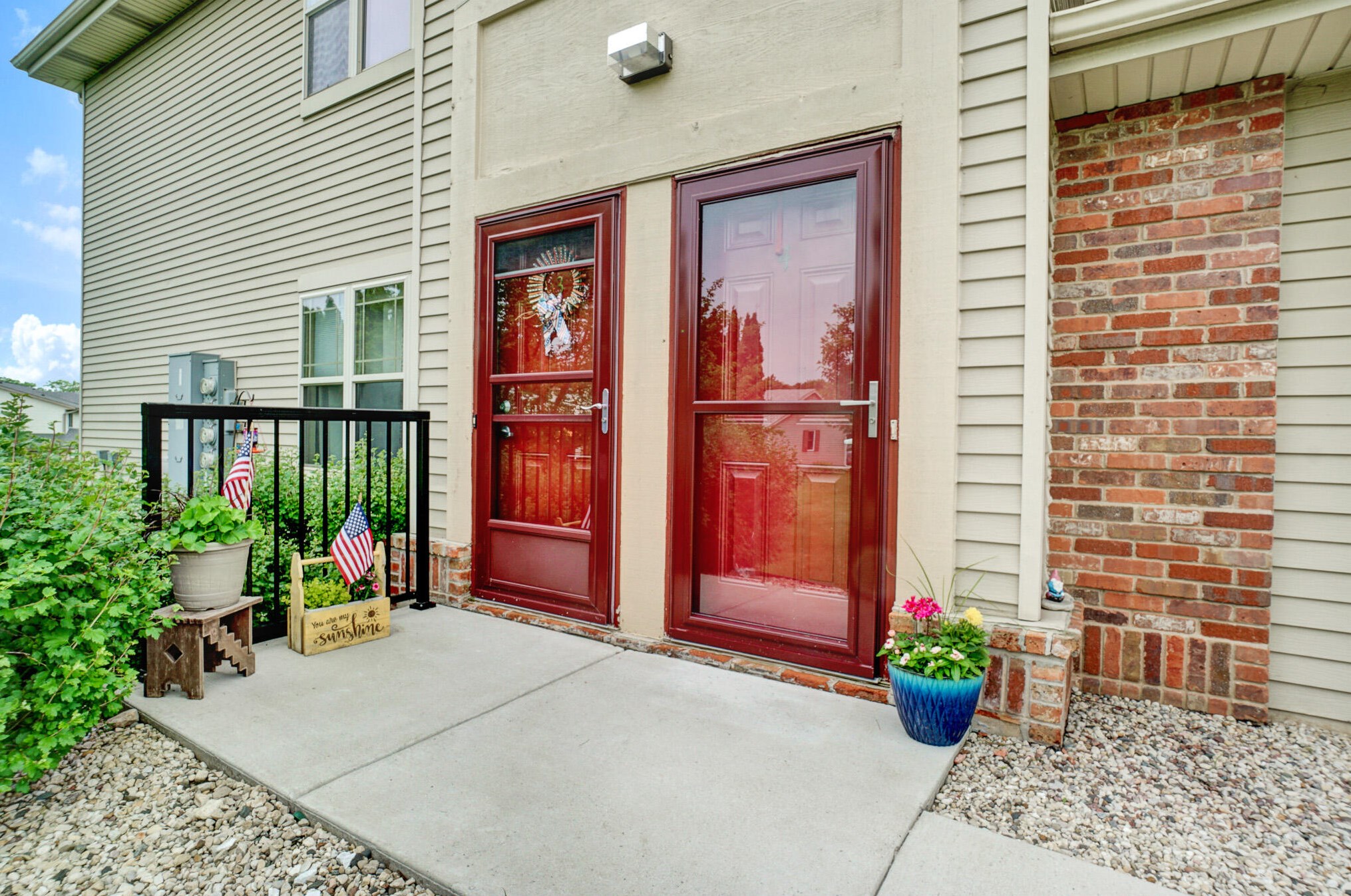 1027 Woodview Ct, Slinger, WI 53086-9455