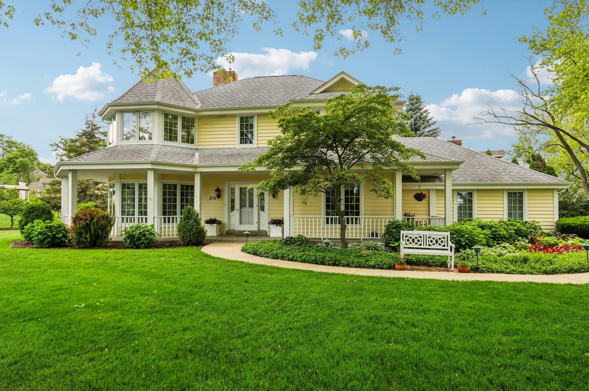 870 Hawks Ridge Rd, Brookfield, WI 53045