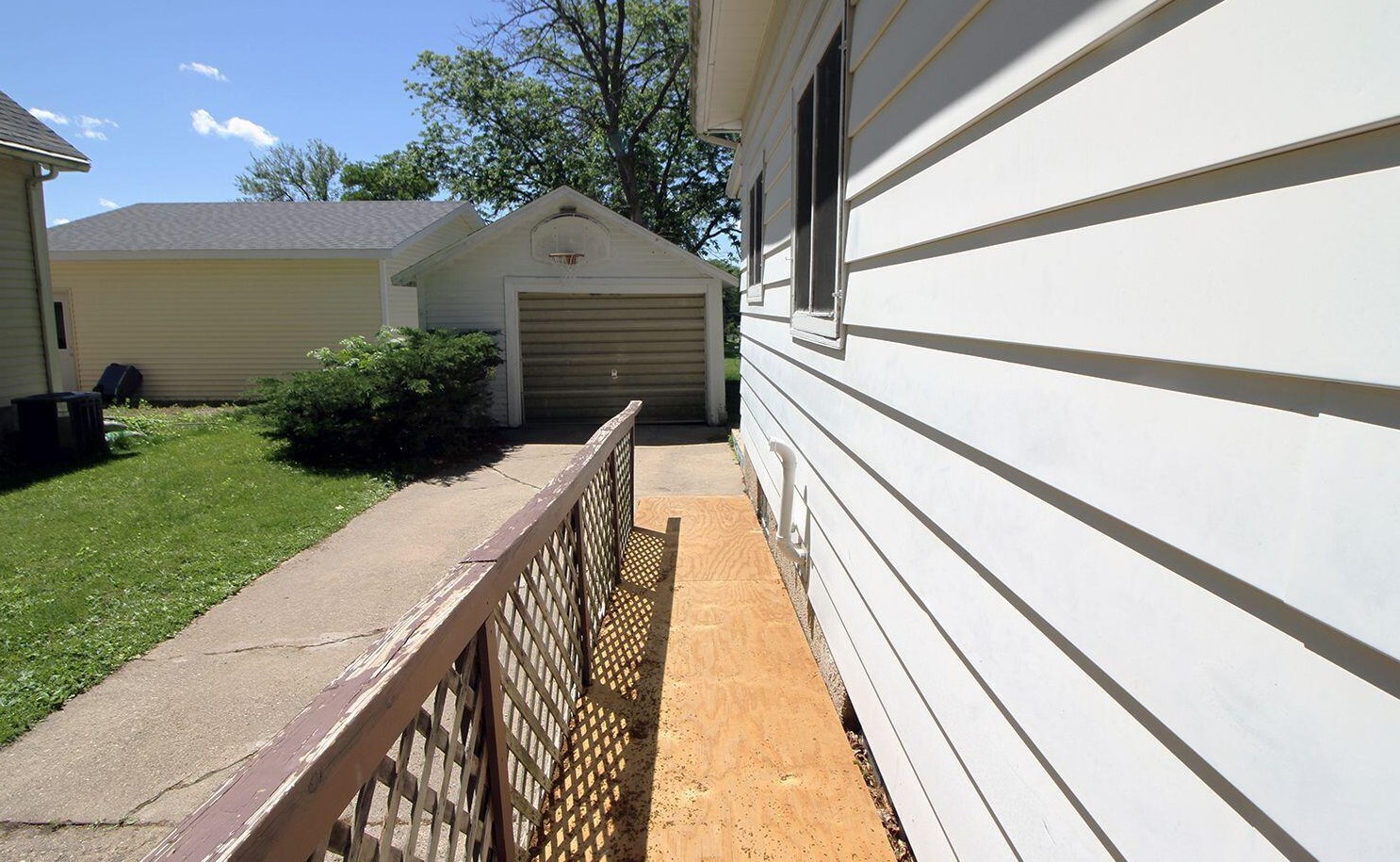 506 Grove St, Beaver Dam, WI 53916