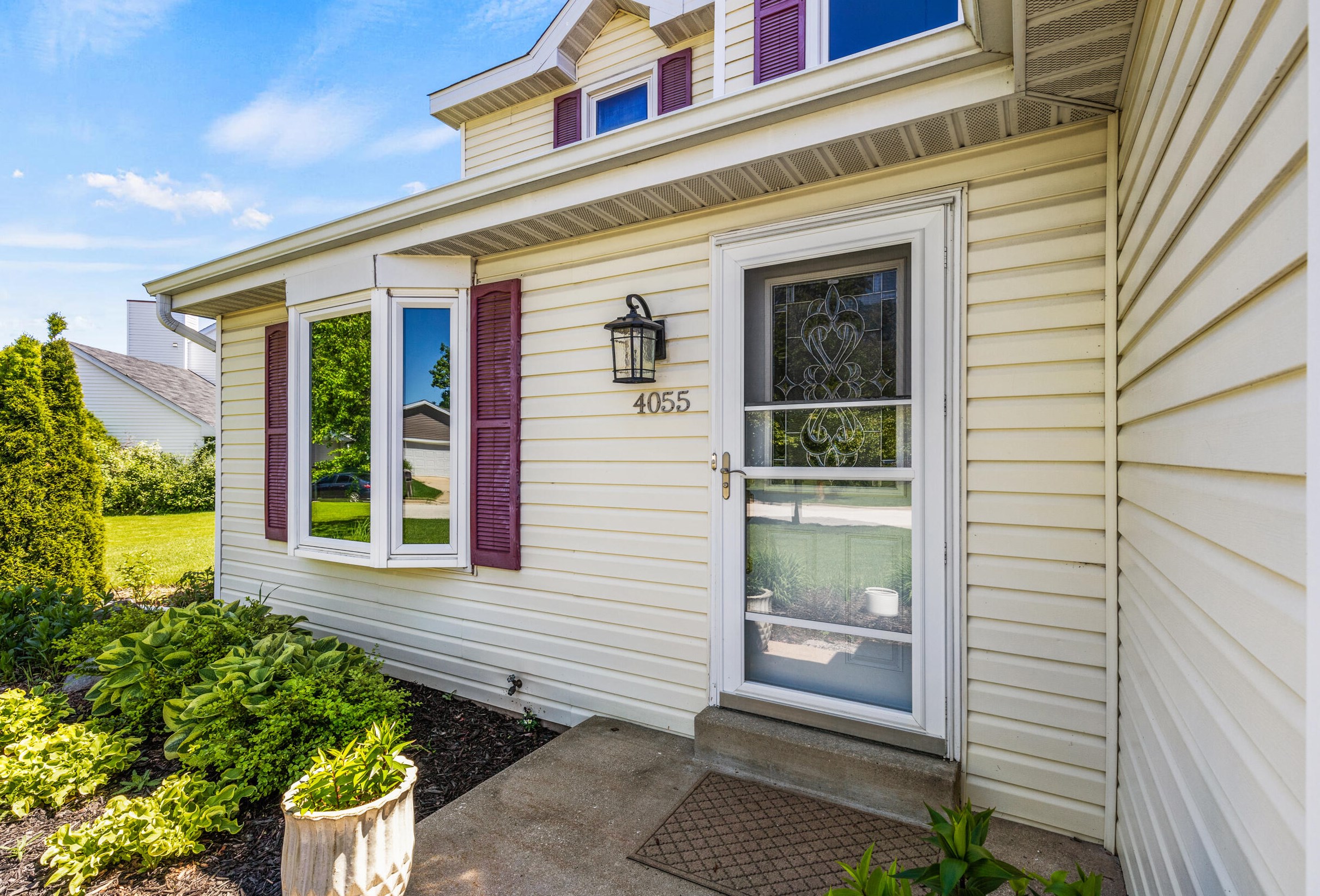 4055 W Minnesota Ave, Hales Corners, WI 53132