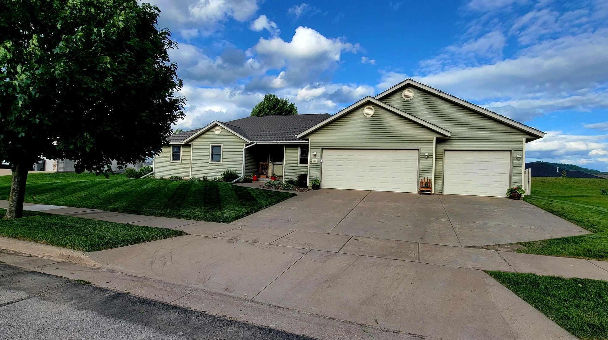 1301 Pioneer Dr, Holmen, WI 54636