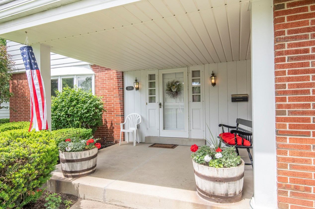 1146 Downing Dr, Waukesha, WI 53186-6735
