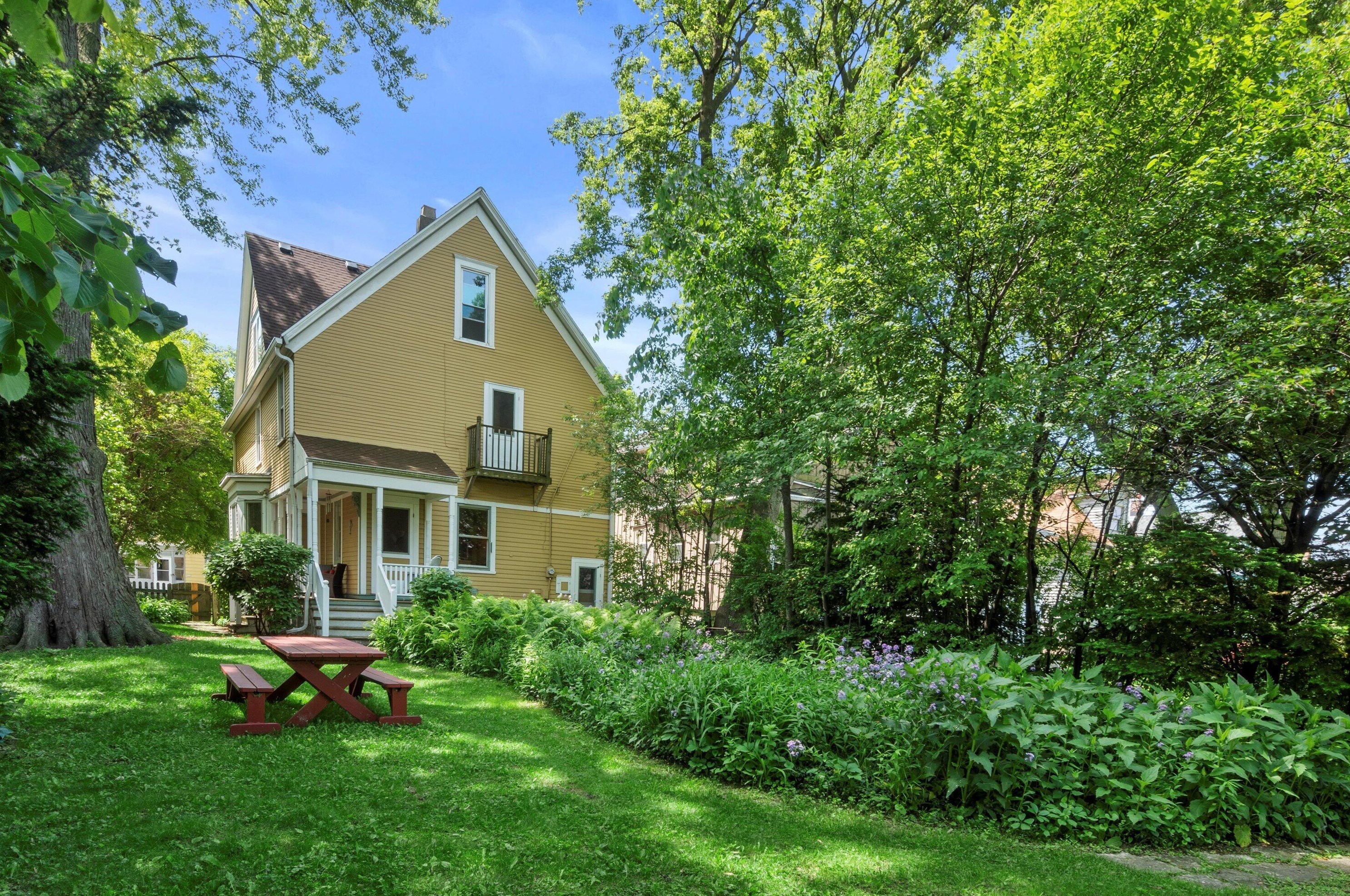 346 E Wilson St, Milwaukee, WI 53207