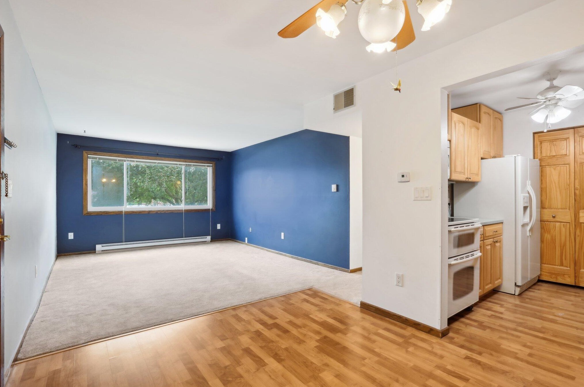 10340 Whitnall Edge Dr, Hales Corners, WI 53132-1262