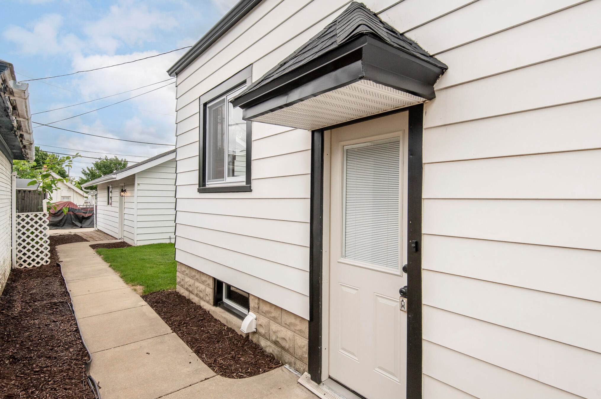 5817 W Pierce St, Milwaukee, WI 53214