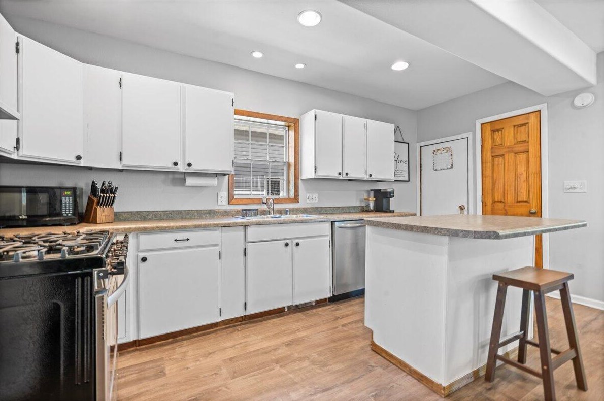 1912 13th St, Sheboygan, WI 53081-2527
