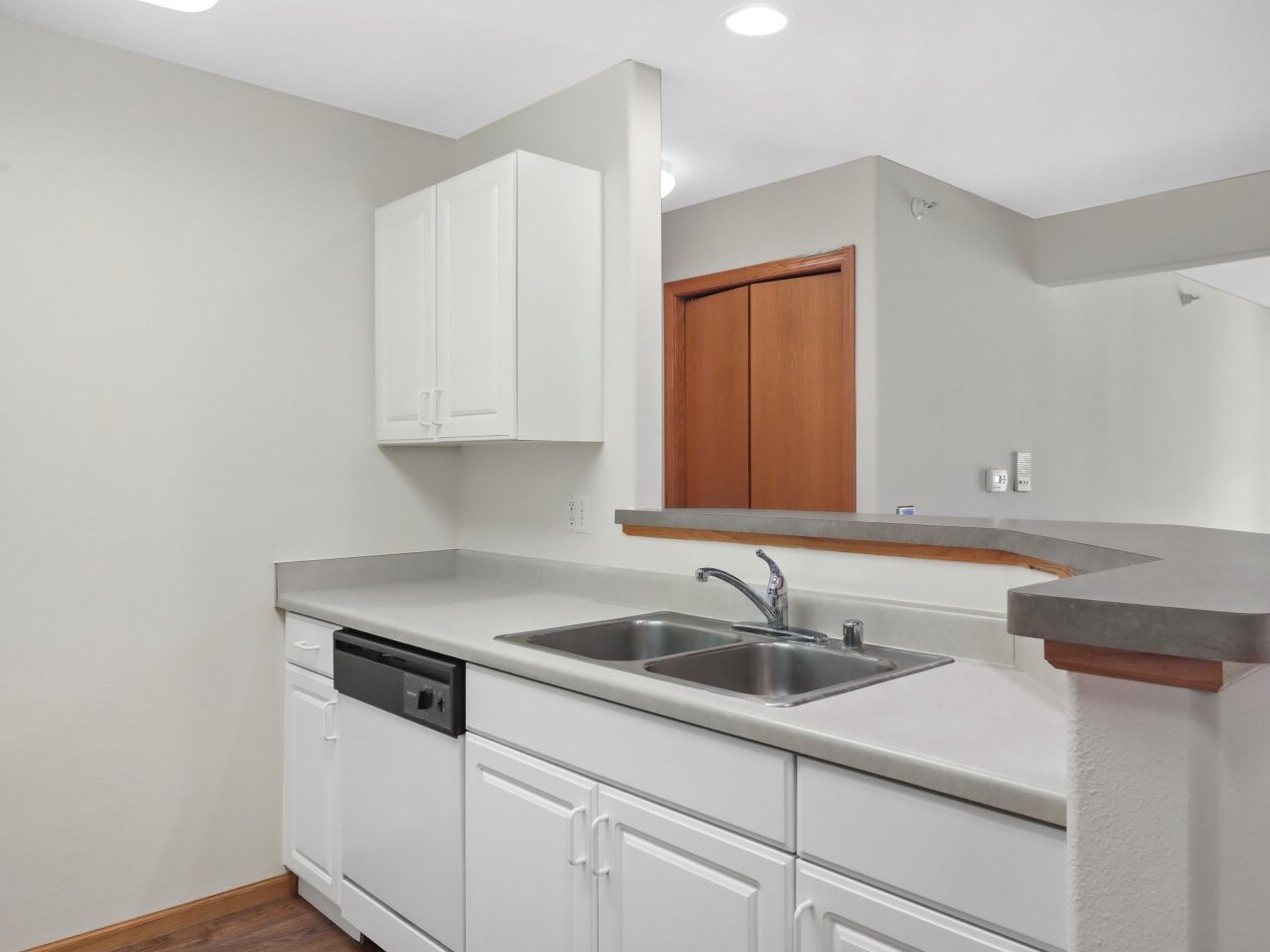 18 Kings Mill Cir #206, Madison, WI 53718