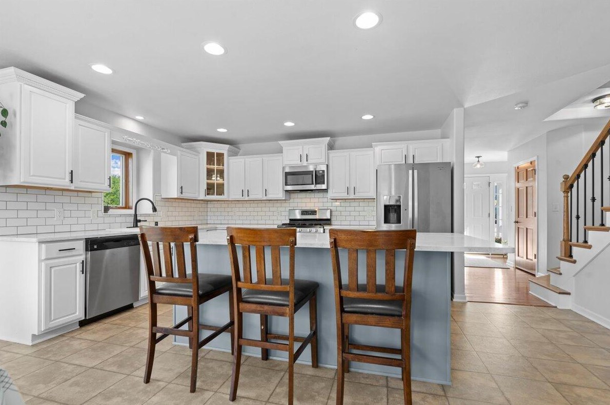 231 Kettle Ridge Cir, Glenbeulah, WI 53023-1155