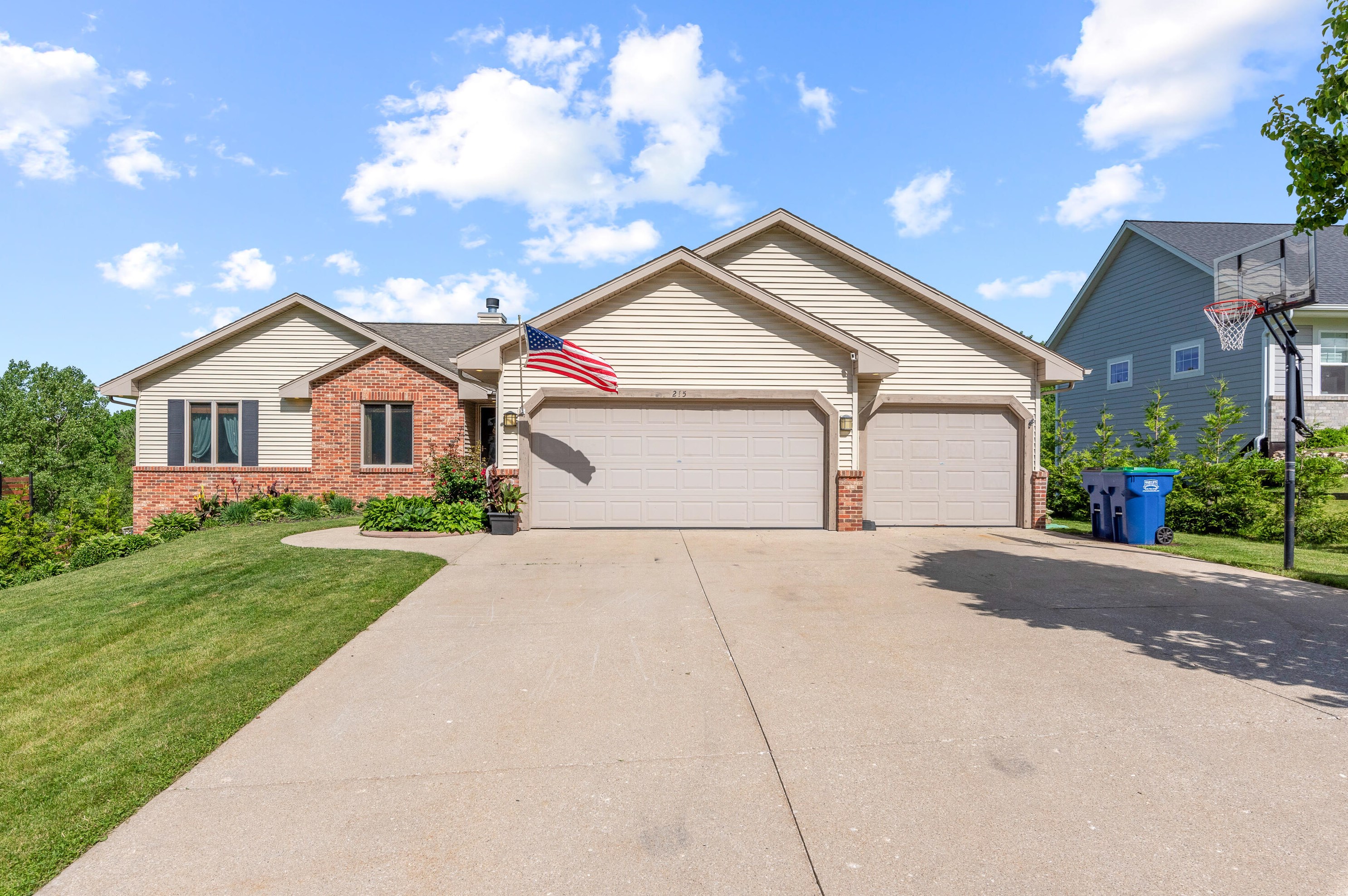 215 Glacial Dr, Slinger, WI 53086-9066