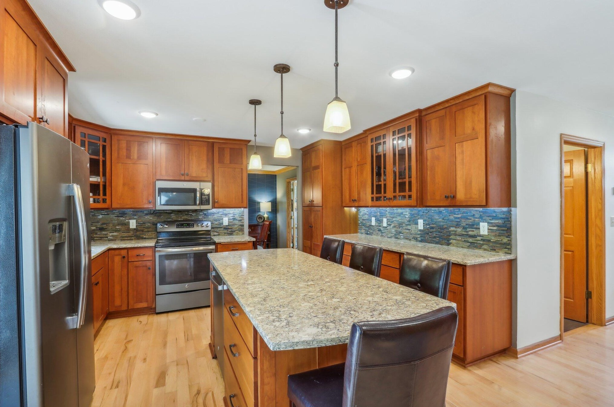 1492 Turnberry Cir, Oconomowoc, WI 53066