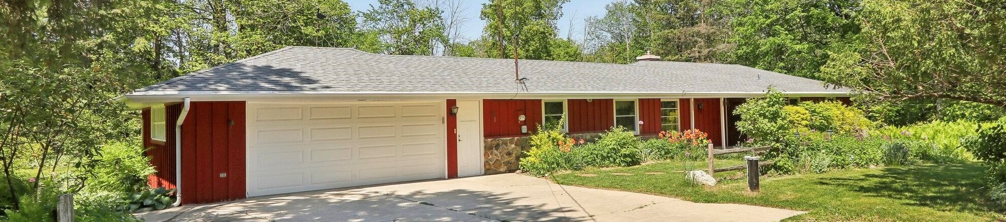 5584 Shannon Rd, Hartford, WI 53027